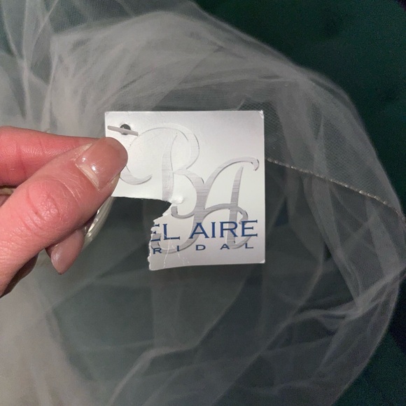 Cathedral-length Lace Veil from Belaire Bridal - Picture 4 of 5